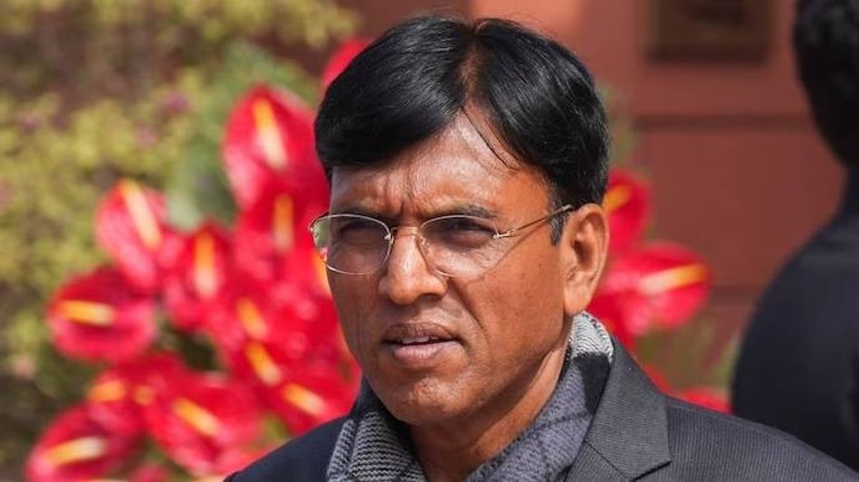 Covid vaccine not responsible for heart attacks, says Union Health Minister Covid vaccine not responsible for heart attacks, says Union Health Minister