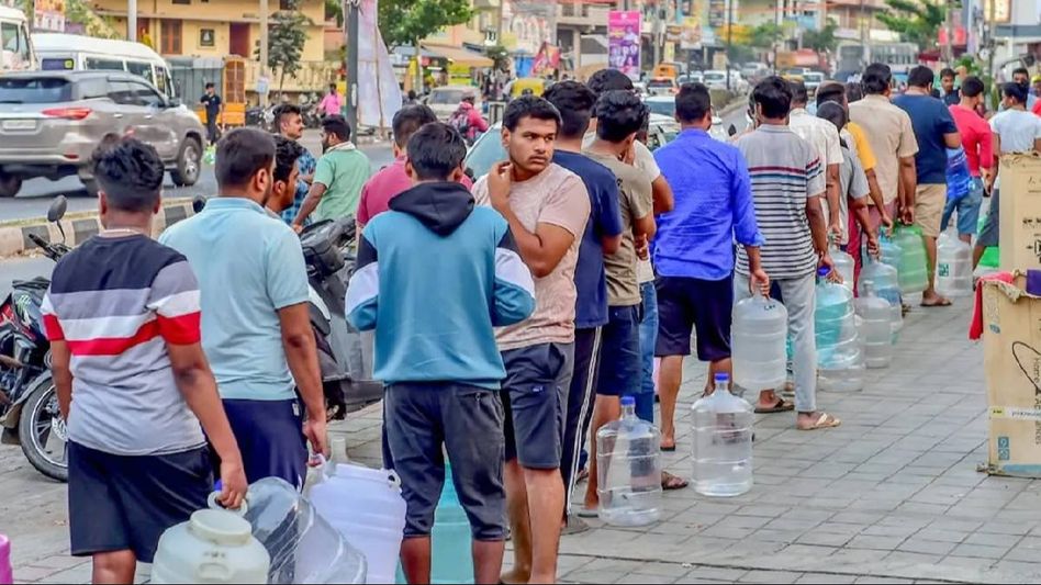 Bengaluru water crisis: Karnataka bans use of drinking water for non-essential purposes, implements Rs 5,000 fine Bengaluru water crisis: Karnataka bans use of drinking water for non-essential purposes, implements Rs 5,000 fine