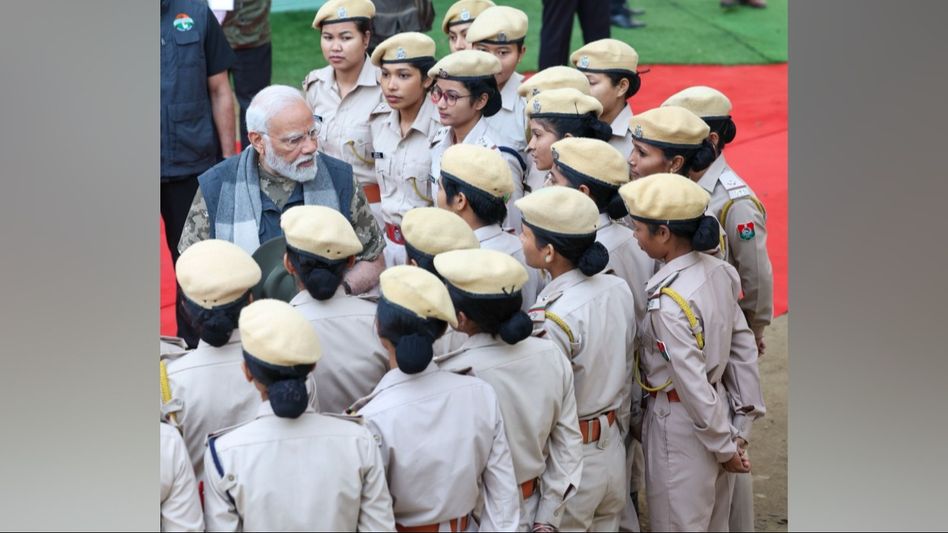 PM Modi interacts with women forest guards at Kaziranga, praises their courage and conservation efforts PM Modi interacts with women forest guards at Kaziranga, praises their courage and conservation efforts