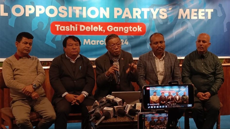 Sikkim opposition parties pass four resolutions, demands President's Rule amidst increasing violence Sikkim opposition parties pass four resolutions, demands President's Rule amidst increasing violence