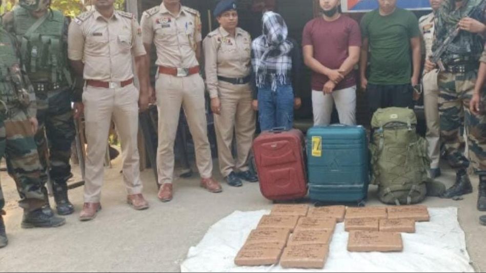 Tripura: Assam Rifles apprehends three drug peddlers along with marijuana worth Rs 9.2 lakh Tripura: Assam Rifles apprehends three drug peddlers along with marijuana worth Rs 9.2 lakh