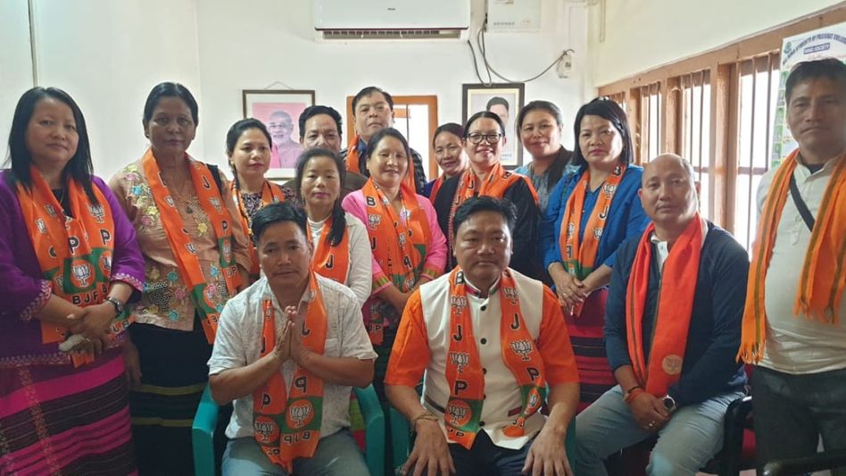 Arunachal Congress leaders switch allegiance to BJP ahead of Legislative and Parliamentary elections Arunachal Congress leaders switch allegiance to BJP ahead of Legislative and Parliamentary elections