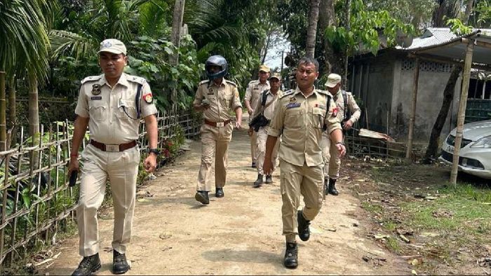 Assam: Karimganj SP surveys polling booths along Indo-Bangladesh border