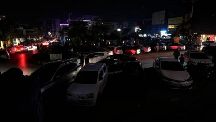 Maharashtra : Parts of south Mumbai plunge into darkness due to power failure