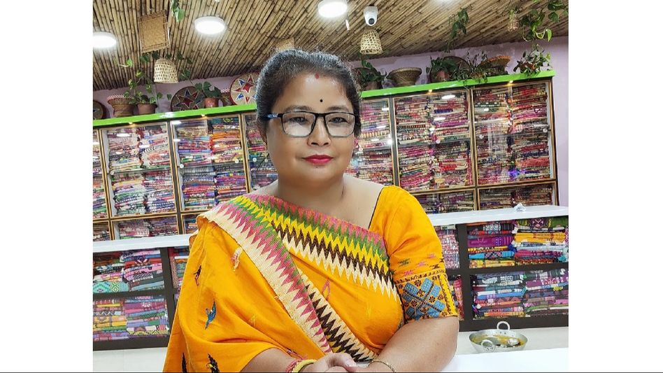 'Assam Gaurav award' presented to entrepreneur Jecin Kumbang Pao for promoting traditional handloom 'Assam Gaurav award' presented to entrepreneur Jecin Kumbang Pao for promoting traditional handloom