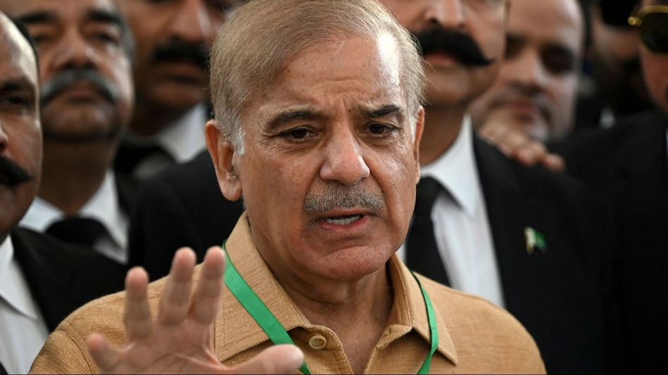 Pakistan PM Shehbaz Sharif bans red carpets at government events Pakistan PM Shehbaz Sharif bans red carpets at government events