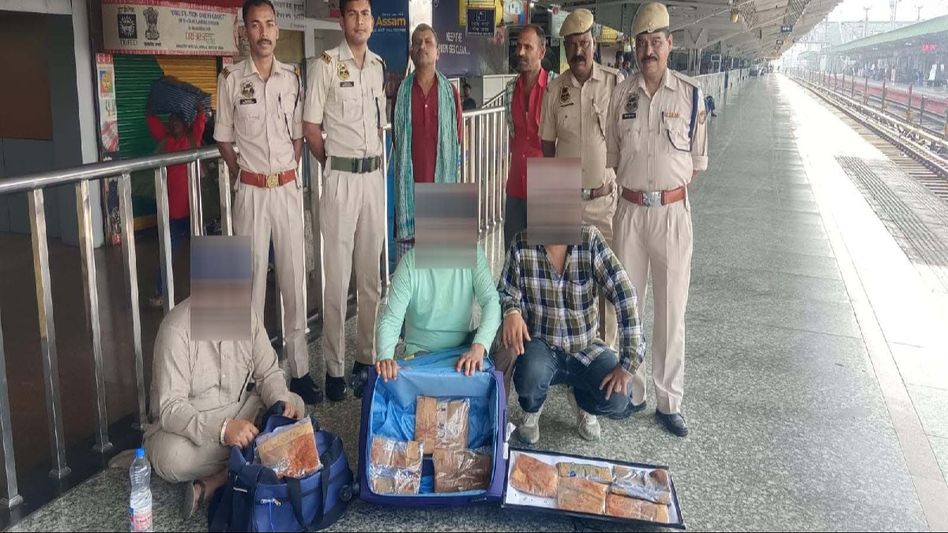 Assam: 8.25kg of suspected Morphine seized at Guwahati railway station, 3 arrested Assam: 8.25kg of suspected Morphine seized at Guwahati railway station, 3 arrested