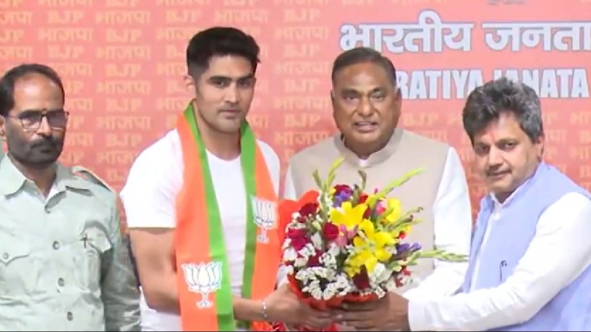 Former boxing champion Vijender Singh joins BJP Former boxing champion Vijender Singh joins BJP