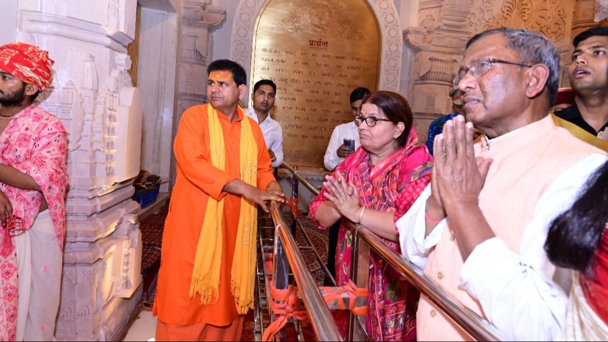 Sikkim Governor prays at Ayodhya Dham for state's well-being Sikkim Governor prays at Ayodhya Dham for state's well-being