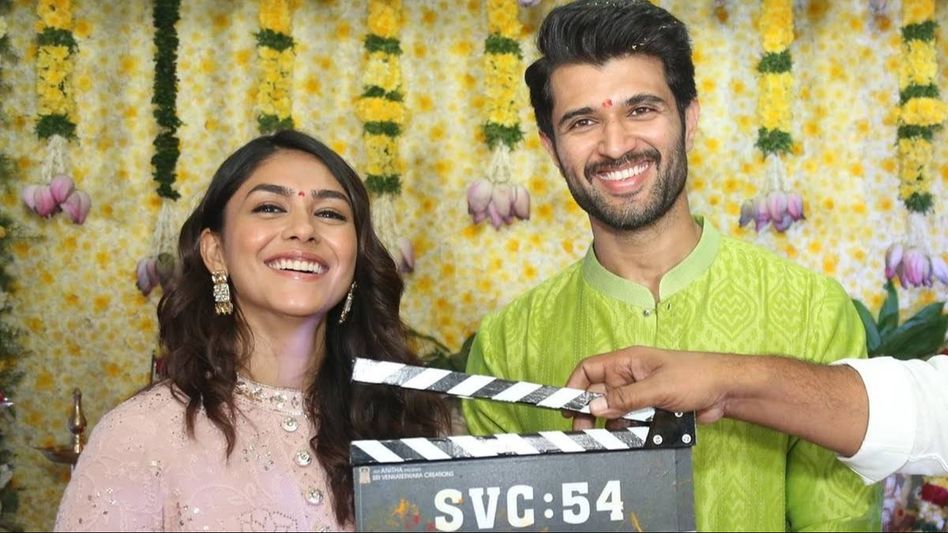 Vijay Deverakonda's 'Family Star' earns Rs 5.75 crore on debut, draws polarized views Vijay Deverakonda's 'Family Star' earns Rs 5.75 crore on debut, draws polarized views