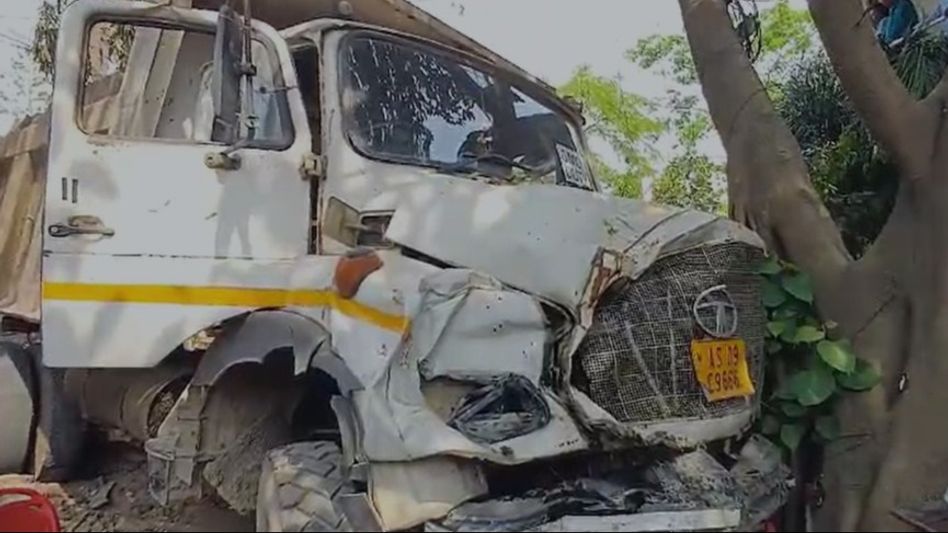 Guwahati: PWD surveyor killed by speeding dumper truck in Kahilipara Guwahati: PWD surveyor killed by speeding dumper truck in Kahilipara