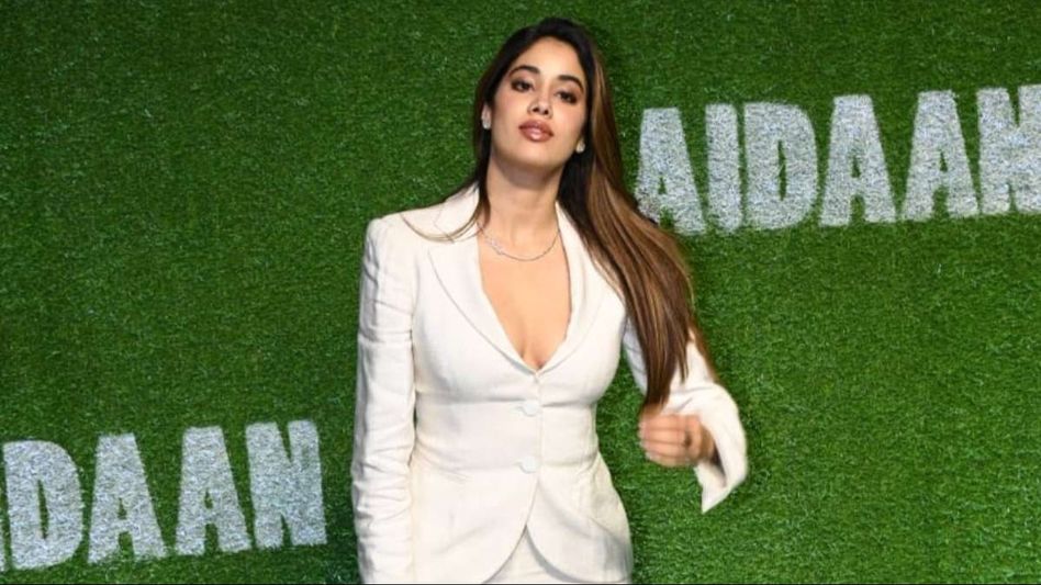 Janhvi Kapoor spotted wearing necklace with rumored boyfriend's name at Maidaan screening Janhvi Kapoor spotted wearing necklace with rumored boyfriend's name at Maidaan screening