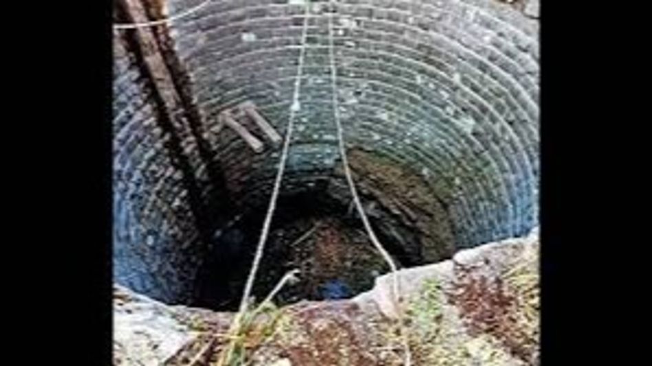 Maharashtra: 5 dead in an attempt to save cat from an abandoned well in Ahmednagar Maharashtra: 5 dead in an attempt to save cat from an abandoned well in Ahmednagar