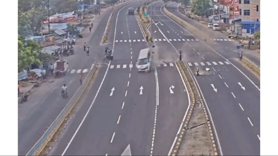 Tamil Nadu: Five including four of a family killed in a horrific road accident in Madurai Tamil Nadu: Five including four of a family killed in a horrific road accident in Madurai