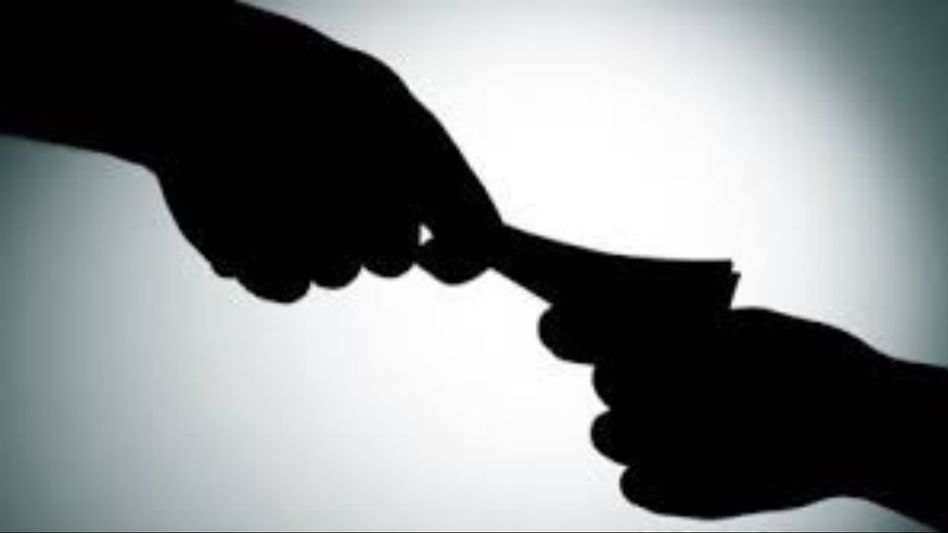 Assam: Food & Civil Supplies department employee arrested while accepting bribe Assam: Food & Civil Supplies department employee arrested while accepting bribe