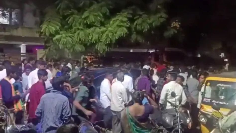 Tamil Nadu: Clash breaks out between BJP, DMK workers in Coimbatore, 7 injured Tamil Nadu: Clash breaks out between BJP, DMK workers in Coimbatore, 7 injured