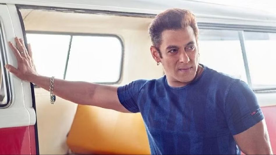Firing outside Salman Khan's residence in Mumbai, police at spot Firing outside Salman Khan's residence in Mumbai, police at spot