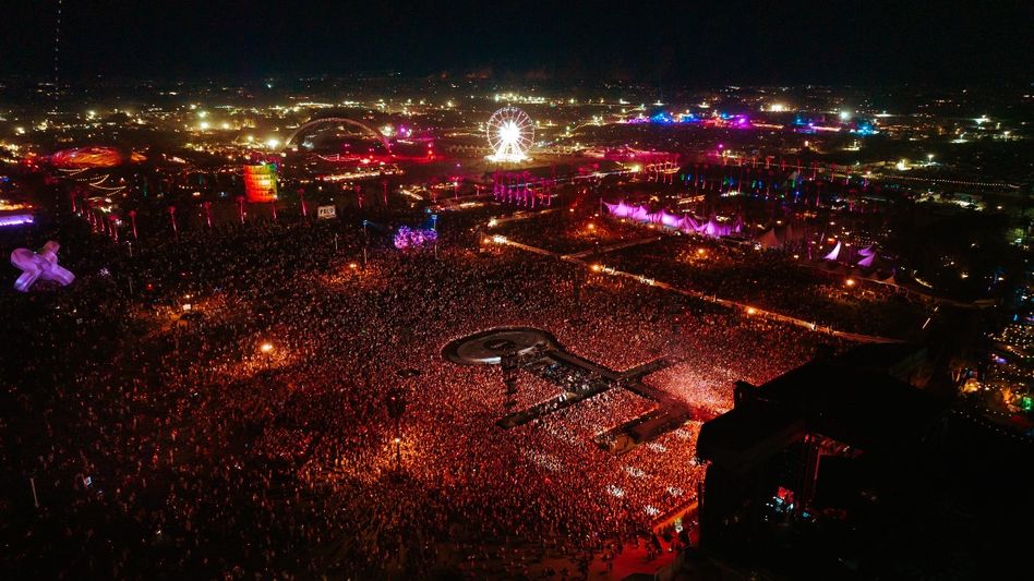 3.8 Magnitude earthquake shakes Coachella Valley on day 2 of the music festival  3.8 Magnitude earthquake shakes Coachella Valley on day 2 of the music festival