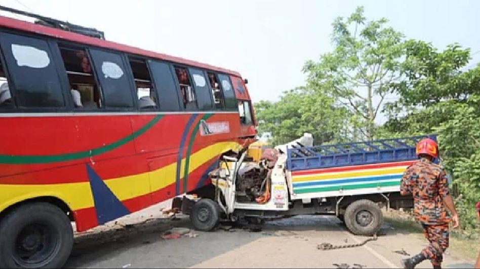 Bangladesh: 14 people killed in bus-pickup truck collision in Dhaka Bangladesh: 14 people killed in bus-pickup truck collision in Dhaka