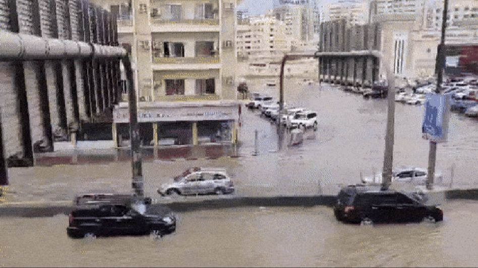 Dubai wears a flooded look after heavy rain brings city to a standstill, flights diverted Dubai wears a flooded look after heavy rain brings city to a standstill, flights diverted