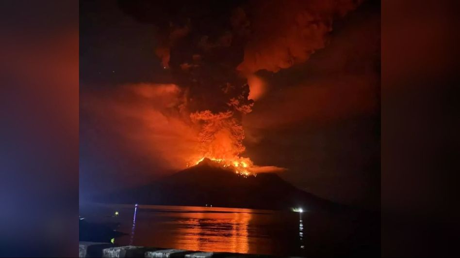 Indonesia: Hundreds evacuated after Ruang volcano erupts Indonesia: Hundreds evacuated after Ruang volcano erupts