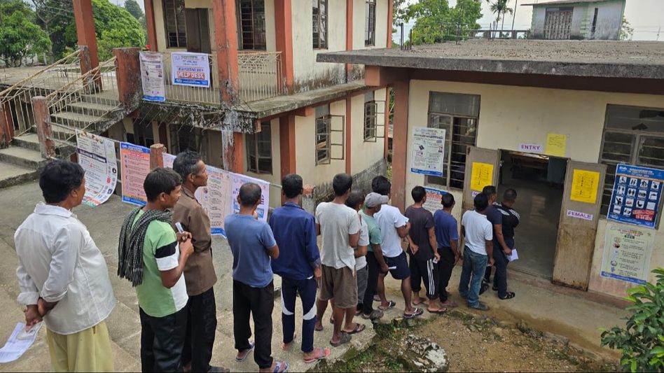 Meghalaya voters turn out in huge numbers to vote in Mawpen as Lok Sabha Polls commence Meghalaya voters turn out in huge numbers to vote in Mawpen as Lok Sabha Polls commence