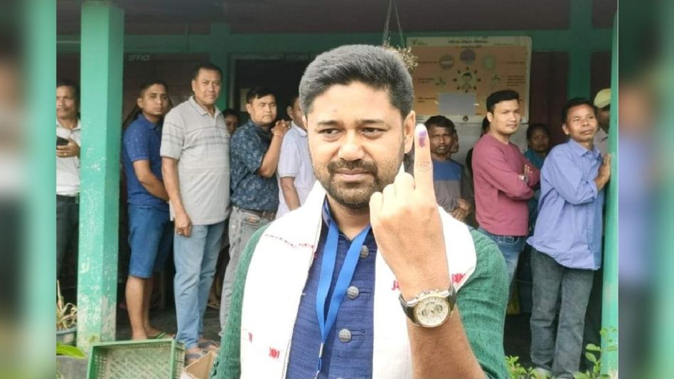 Lok Sabha Election 2024: AJP leader Lurinjyoti Gogoi cast his vote in Dibrugarh Lok Sabha Election 2024: AJP leader Lurinjyoti Gogoi cast his vote in Dibrugarh