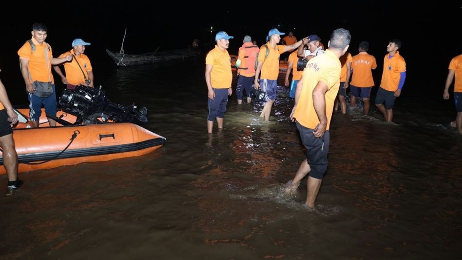 Boat capsizes in Odisha's Mahanadi; seven dead, search ongoing Boat capsizes in Odisha's Mahanadi; seven dead, search ongoing