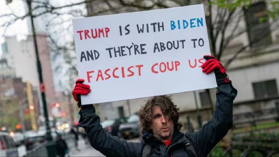 Man who set himself on fire outside court amid Trump's trial, dies Man who set himself on fire outside court amid Trump's trial, dies