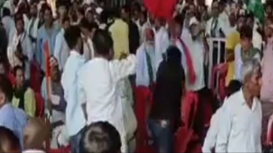 Jharkhand: Scuffle breaks out at INDIA bloc's rally in Ranchi Jharkhand: Scuffle breaks out at INDIA bloc's rally in Ranchi