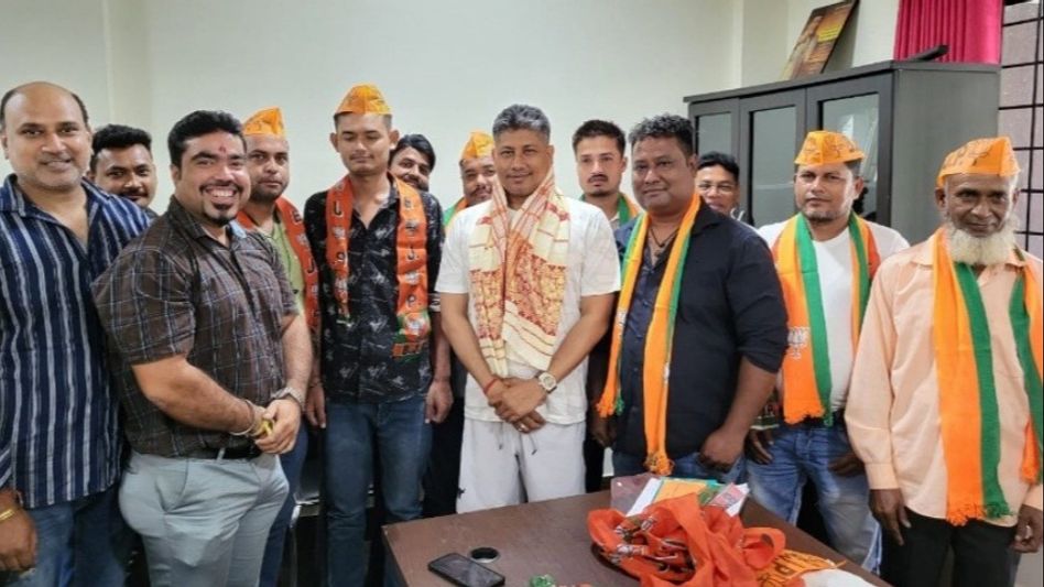 Assam: Jagiroad Block Congress treasurer quits party, joins BJP Assam: Jagiroad Block Congress treasurer quits party, joins BJP