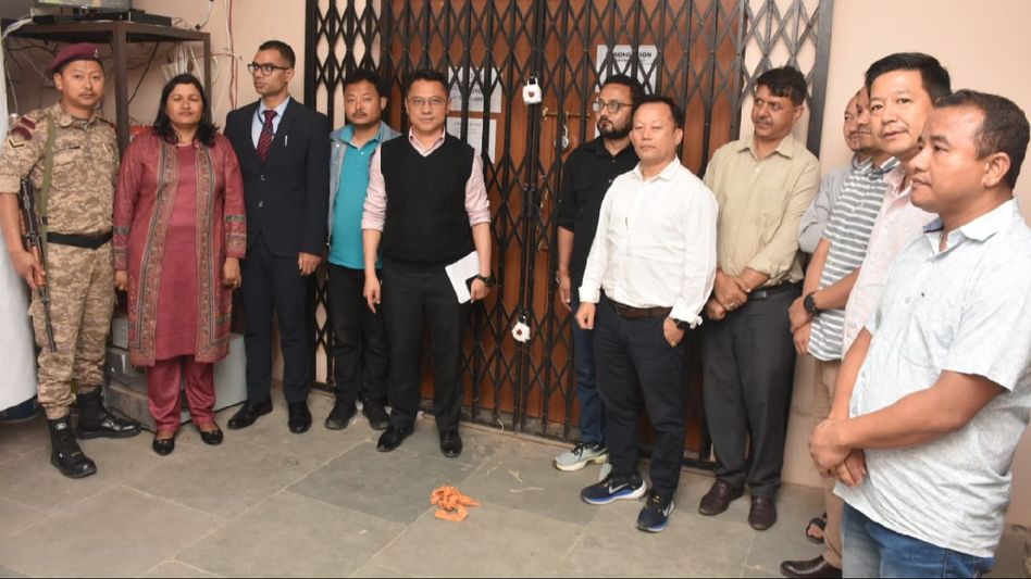 Sikkim: Gangtok district election office unseals warehouse containing reserved EVMs and VVPATs, machines to be tallied Sikkim: Gangtok district election office unseals warehouse containing reserved EVMs and VVPATs, machines to be tallied
