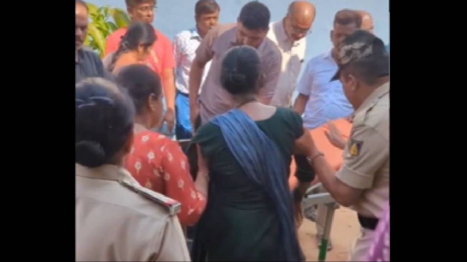 Karnataka: Woman suffers cardiac arrest outside polling booth in Bengaluru, doctor in queue saves her life Karnataka: Woman suffers cardiac arrest outside polling booth in Bengaluru, doctor in queue saves her life