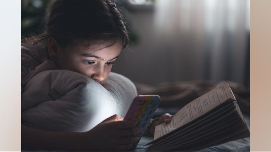 The hidden dangers of excessive mobile phone use: Impact on eyes and brain health The hidden dangers of excessive mobile phone use: Impact on eyes and brain health