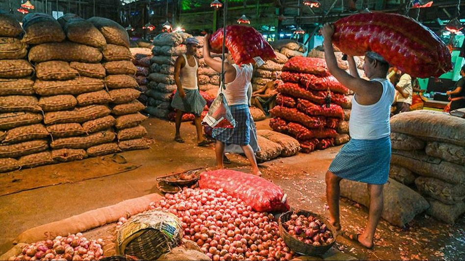 Centre allows export of 99,150 MT onion to 6 countries Bangladesh, UAE, Bhutan, Bahrain, Mauritius and Sri Lanka Centre allows export of 99,150 MT onion to 6 countries Bangladesh, UAE, Bhutan, Bahrain, Mauritius and Sri Lanka