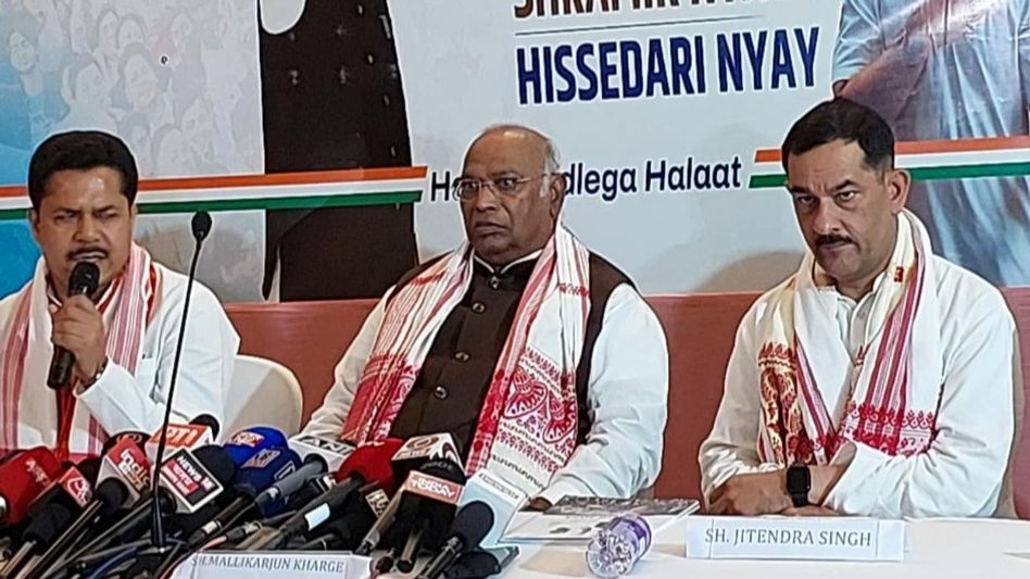Congress is a flowing river, not affected by few persons leaving it: Mallikarjun Kharge Congress is a flowing river, not affected by few persons leaving it: Mallikarjun Kharge