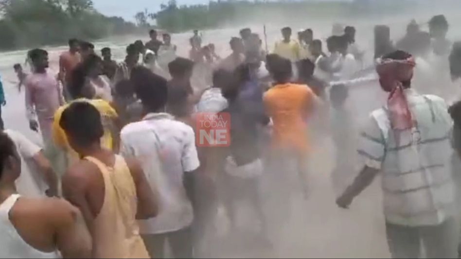 Assam: Suspected cattle thieves thrashed black and blue by locals in Dhubri Assam: Suspected cattle thieves thrashed black and blue by locals in Dhubri