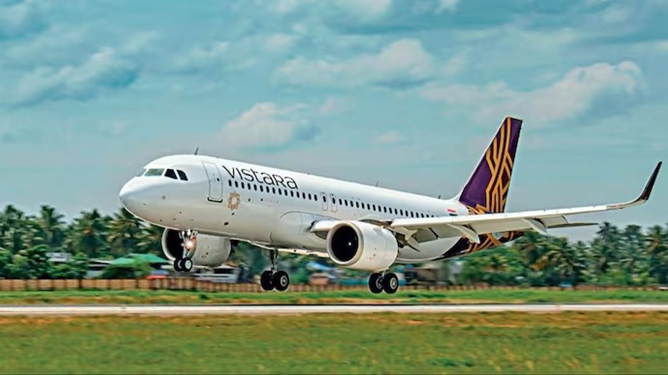 Vistara flight makes emergency landing at Bhubaneswar airport after hailstones crack windshield Vistara flight makes emergency landing at Bhubaneswar airport after hailstones crack windshield