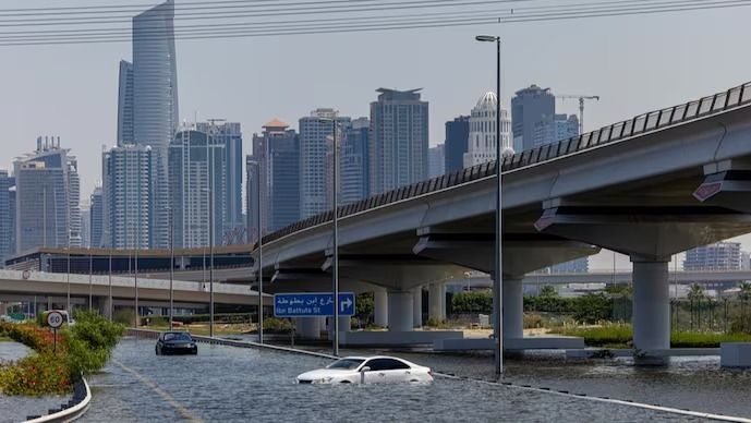 Dubai: Heavy rain lashes parts of Abu Dhabi, airports issue advisory