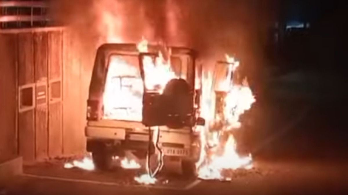 Meghalaya: Another govt vehicle torched in Shillong amidst ongoing petrol bomb attacks