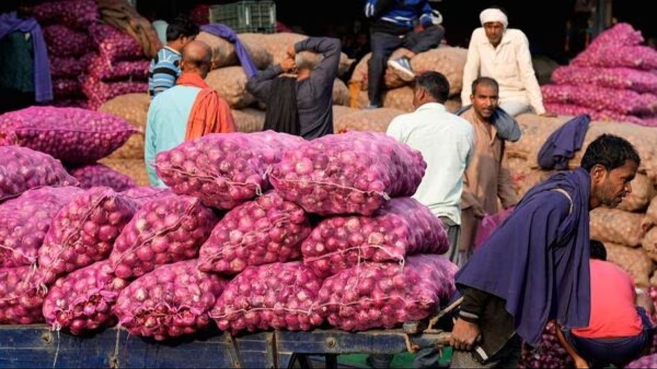 India lifts ban on onion exports, sets minimum price at USD 550 per tonne India lifts ban on onion exports, sets minimum price at USD 550 per tonne