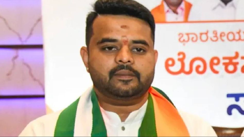 Karnataka: MLA Revanna apprehended from father Deve Gowda's home in kidnapping case Karnataka: MLA Revanna apprehended from father Deve Gowda's home in kidnapping case