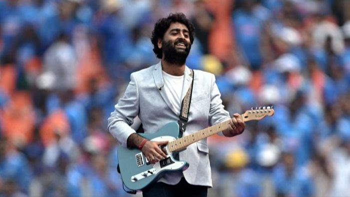 Arijit Singh criticised for clipping nails onstage during Dubai concert