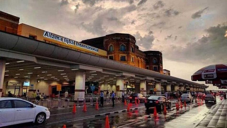 Fire breaks out at Lahore airport, Hajj journeys delayed Fire breaks out at Lahore airport, Hajj journeys delayed
