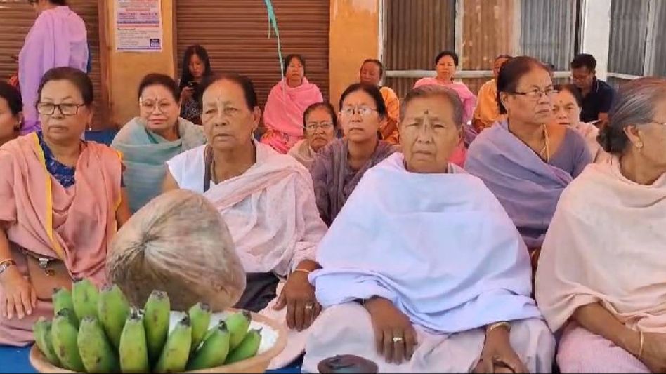 Manipur: Local body stages sit-in protest against bomb attack in Imphal West Manipur: Local body stages sit-in protest against bomb attack in Imphal West