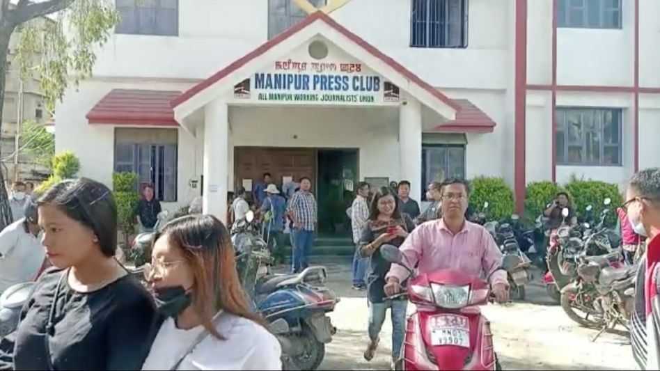 Manipur: Armed miscreants allegedly threaten journalist, media fraternity demands legal action within five days Manipur: Armed miscreants allegedly threaten journalist, media fraternity demands legal action within five days