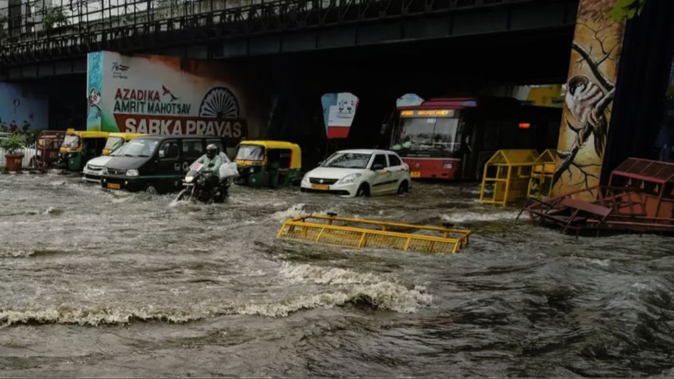 Delhi: Two dead, 23 injured in storm-related incidents, nine flights diverted Delhi: Two dead, 23 injured in storm-related incidents, nine flights diverted