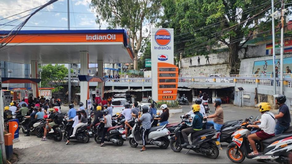 Mizoram: Mizofed petrol bunks sell over 32,000 litres in one day amid fuel crisis Mizoram: Mizofed petrol bunks sell over 32,000 litres in one day amid fuel crisis
