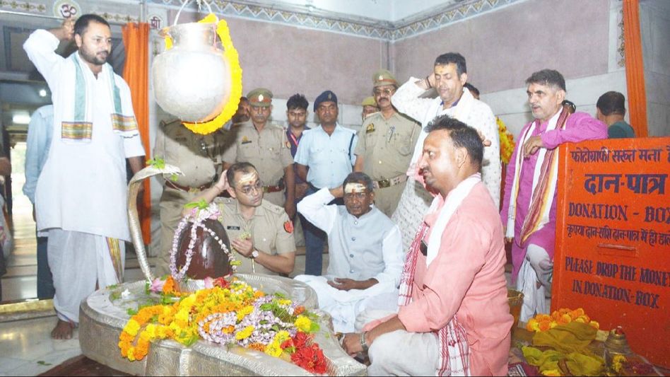 Sikkim Governor's spiritual visit to Varanasi, offer prayers at Vishwanath temple Sikkim Governor's spiritual visit to Varanasi, offer prayers at Vishwanath temple
