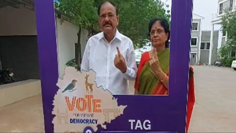 Telangana: Former Vice President M Venkaiah Naidu, wife cast vote in Hyderabad Telangana: Former Vice President M Venkaiah Naidu, wife cast vote in Hyderabad